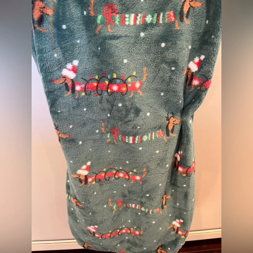 Cuddlove Dachshund Wiener Dog Christmas Blanket with Santa Hats